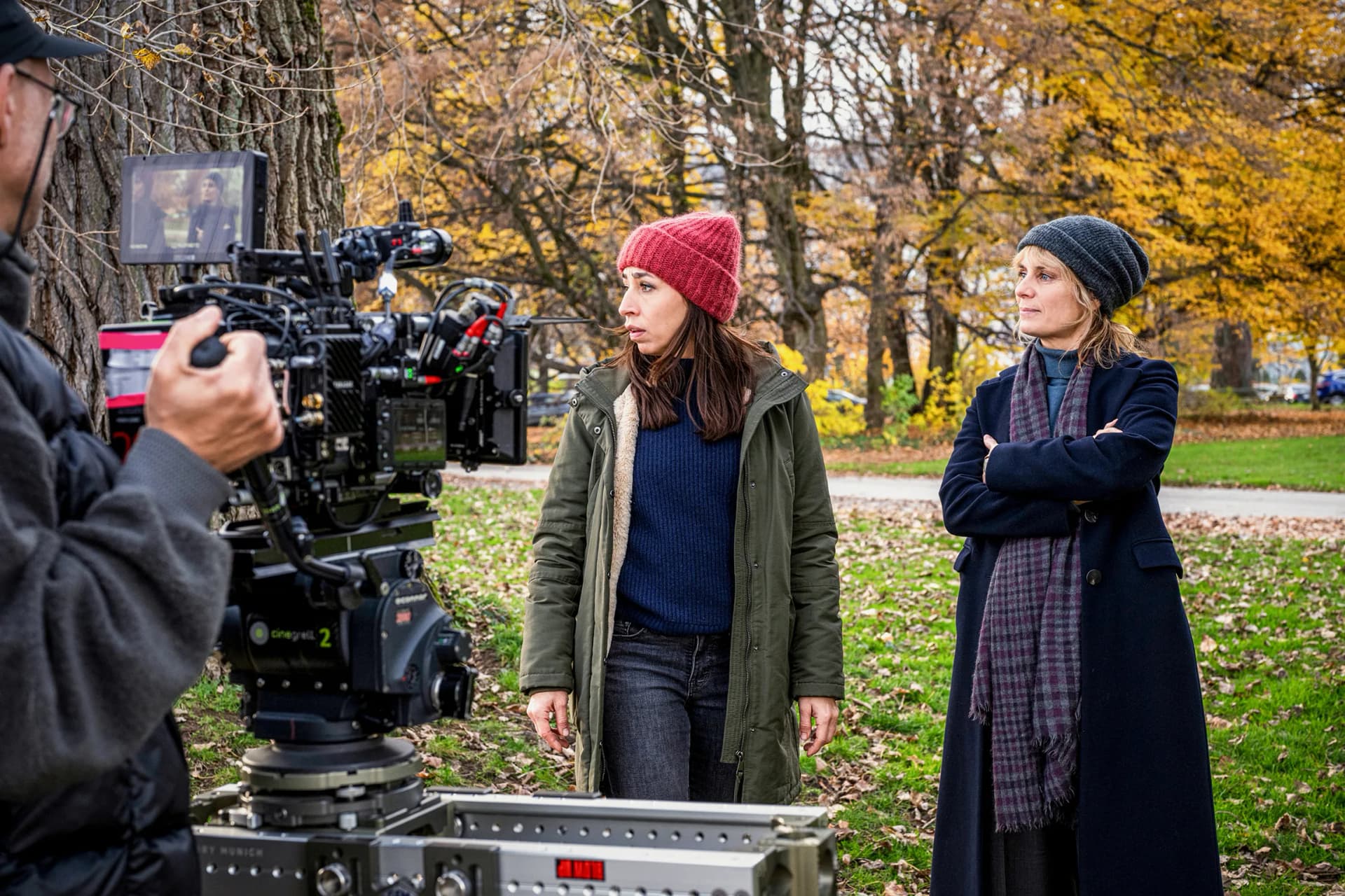 Carol Schuler und Anna Pieri Zuercher als Kommissarinnen Tessa Ott und Isabelle Grandjean während der Dreharbeiten zu «Tatort: Schuldig» in Zürich